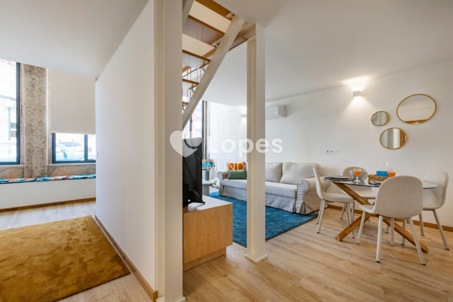 Apartamento T2 Duplex à venda no Bonfim, Porto, Portugal – Mobiliado