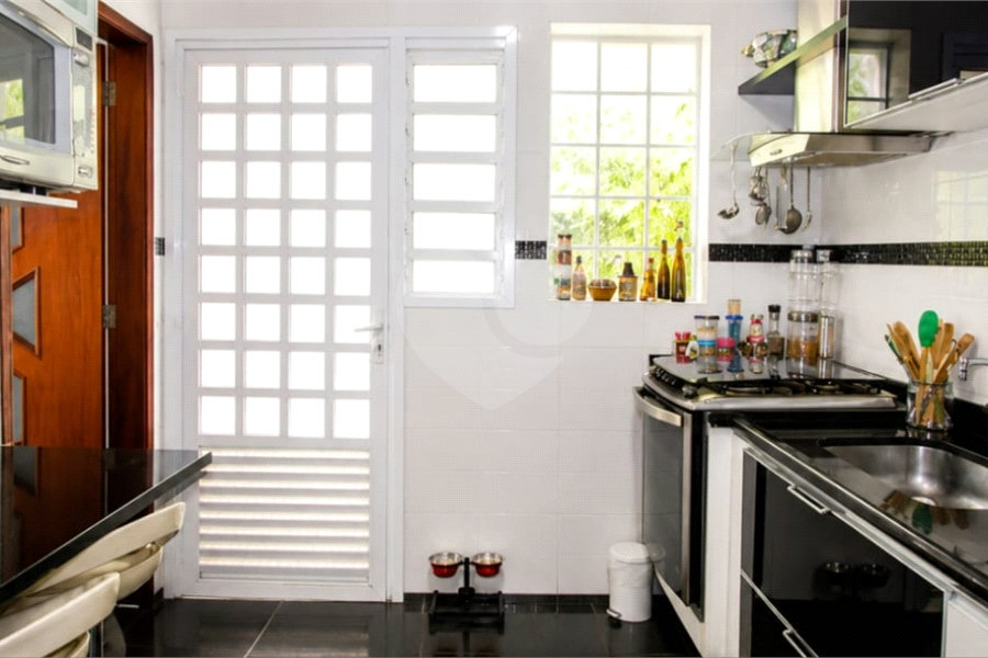 Casa à venda com 3 quartos, sendo 1 suíte, no condomínio Morada do Horto, São Paulo - SP