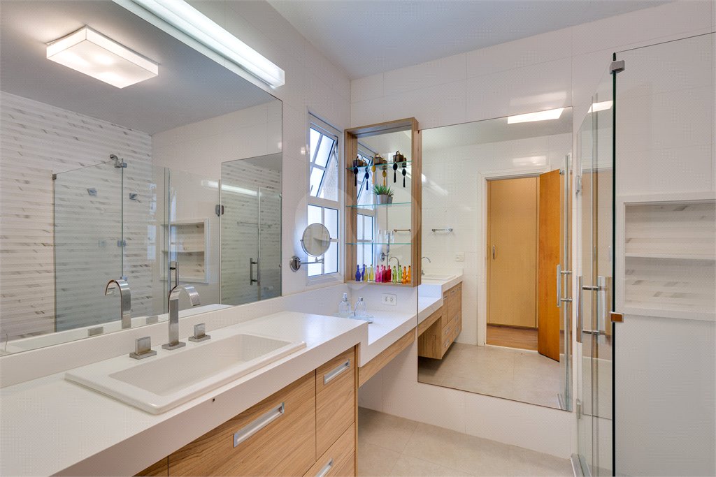 Casa à venda com 4 quartos, sendo 2 suítes, no condomínio Boulevard Saint Michael, São Paulo - SP
