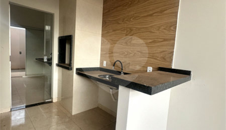 Casa à venda com 3 quartos, sendo 1 suíte,  em Ipê, Três Lagoas, MS