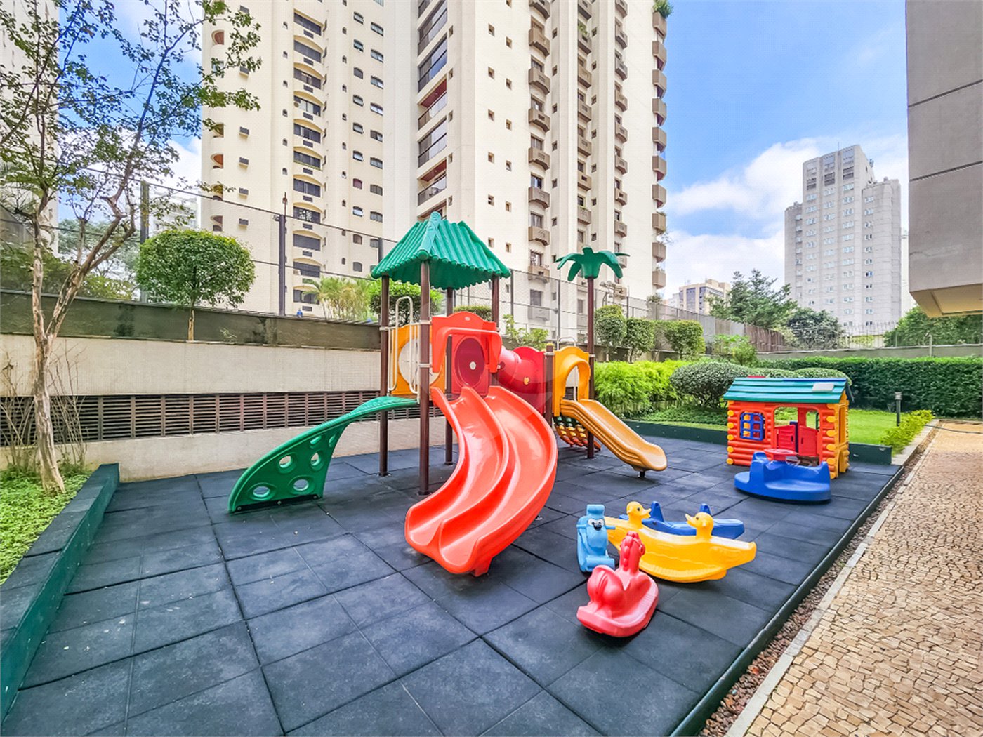 Apartamento à venda com 3 suítes em Indianópolis, São Paulo, SP