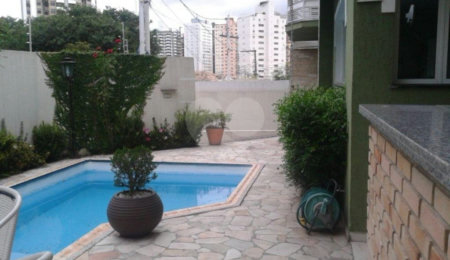 Casa à venda com 3 suítes no condomínio Praça Vitoriano Rodrigues Xavier,35, São Paulo - SP