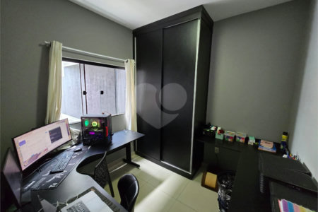 Casa à venda com 3 quartos, sendo 2 suítes,  no condomínio Residencial Marina, Itapetininga - SP