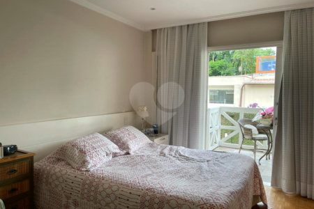 Casa à venda com 4 suítes no condomínio Conjunto Residencial São Benedito, São Paulo - SP