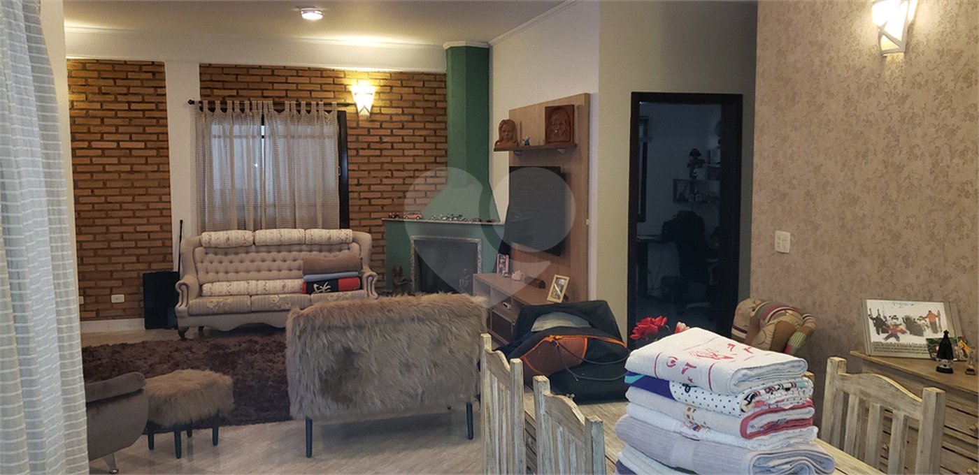 Casa à venda com 3 quartos, sendo 1 suíte, no condomínio Alpes da Cantareira, Mairiporã - SP