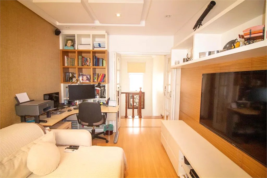 Casa à venda com 4 quartos, sendo 3 suítes, no condomínio Residencial Sans Souci, São Paulo - SP