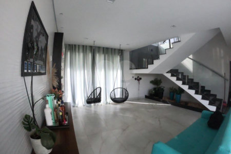 Sobrado à venda com 4 quartos, sendo 2 suítes,  no Centro, Joanópolis, SP