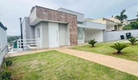 Casa à venda com 3 quartos, sendo 1 suíte,  no condomínio Figueira Garden, Atibaia - SP