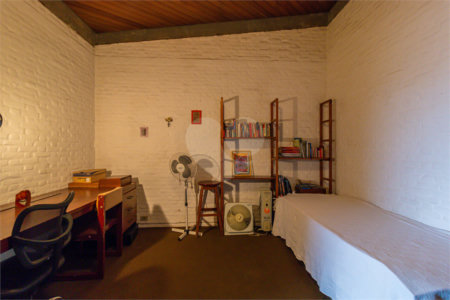 Casa à venda com 4 quartos, sendo 2 suítes, em Jardim Prudência, São Paulo, SP