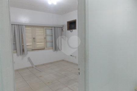 Casa à venda ou para alugar com 15 quartos, sendo 5 suítes,  no Centro, Atibaia, SP