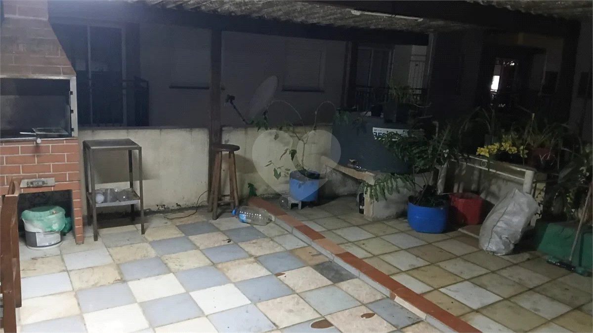 IMÓVEL COM SOBRADO + OUTRA CASA NO TERRENO, ÓTIMA PARA RENDA OU FAMÍLIA GRANDE