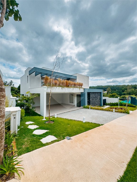 Casa à venda com 4 suítes no condomínio Villa dos Pinheiros, Indaiatuba - SP
