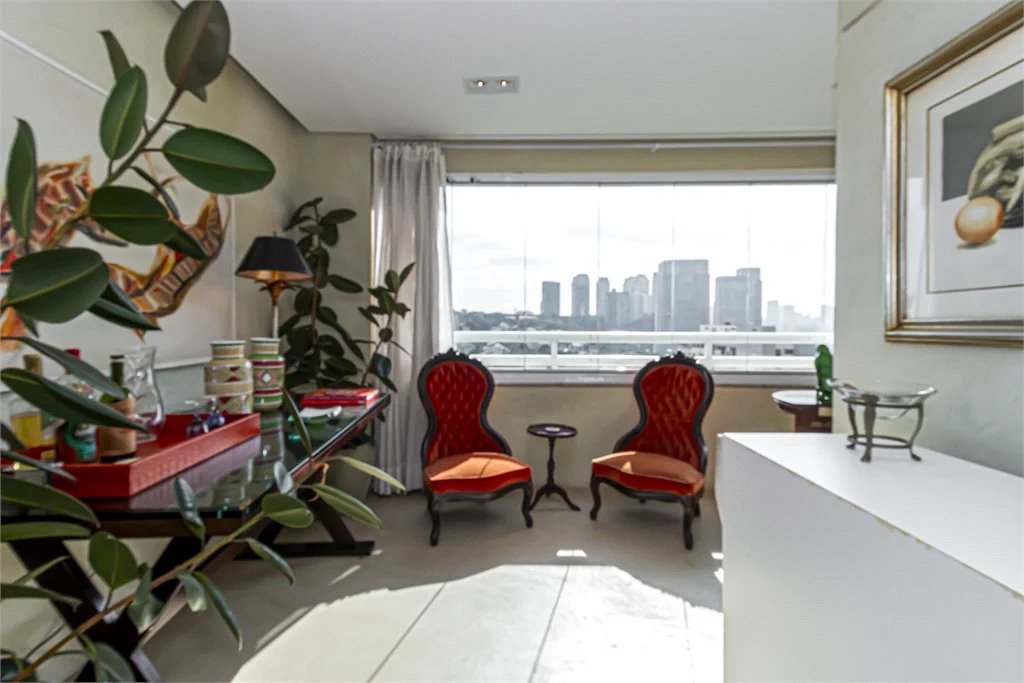 Apartamento à venda com 4 quartos, sendo 3 suítes,  em Real Parque, São Paulo, SP