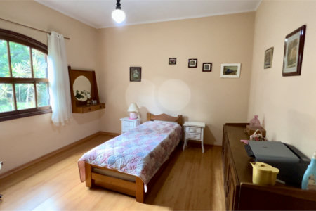 Chácara à venda com 4 quartos, sendo 1 suíte, em Pinheirinho, Vinhedo, SP