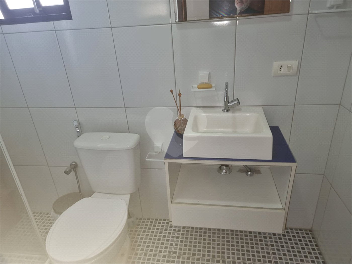 Sobrado à venda ou para alugar com 3 quartos, sendo 2 suítes,  em Ferreira, São Paulo, SP