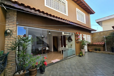 Sobrado à venda com 4 quartos, sendo 1 suíte,  em Vila Jaguara, São Paulo, SP