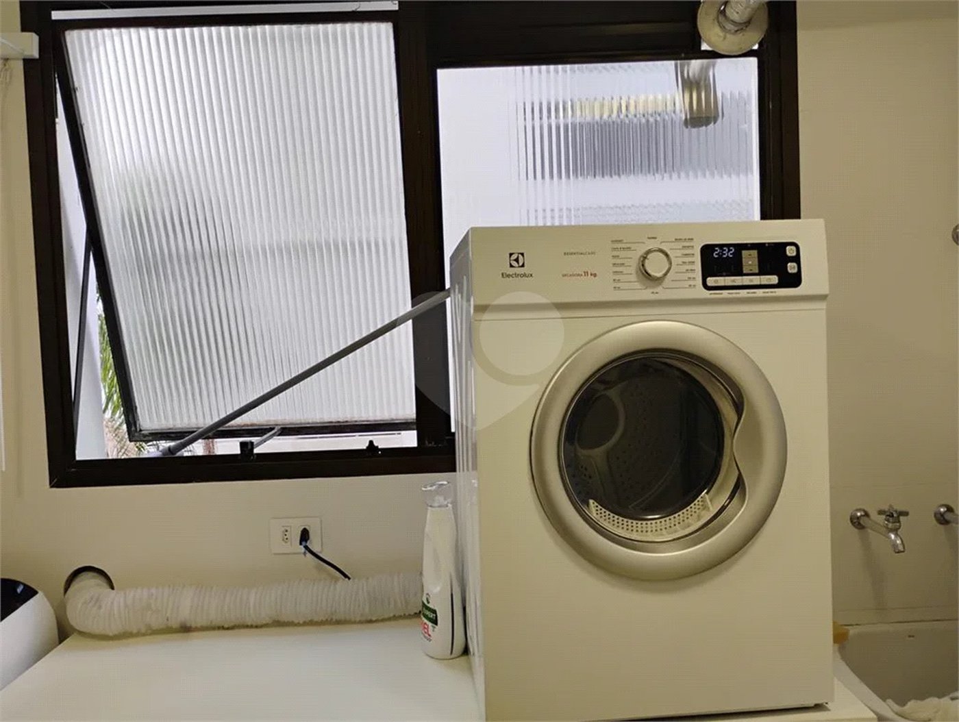 Apartamento reformado , 3 suítes , 3 vagas. Próximo a Avenida Paulista e metrô Brigadeiro . Prédio de construtora renomada. Único !