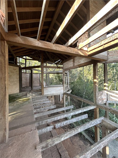 Casa à venda com 3 quartos, sendo 2 suítes,  no condomínio Alpes da Cantareira, Mairiporã - SP