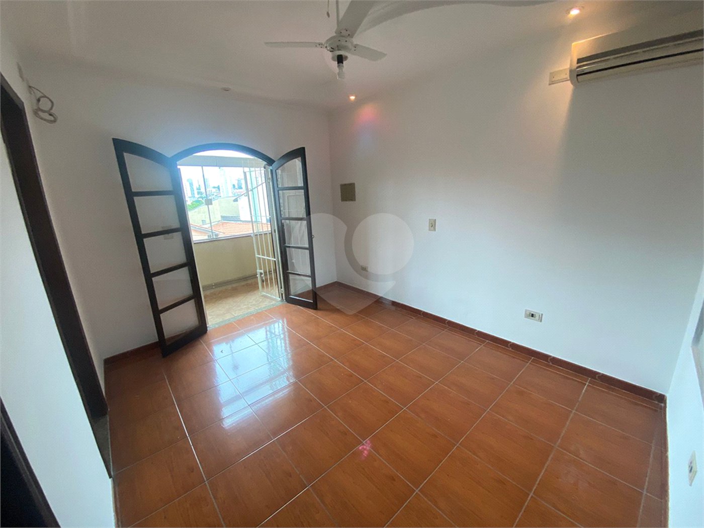 Sobrado à venda com 4 quartos, sendo 2 suítes,  em Vila Gustavo, São Paulo, SP