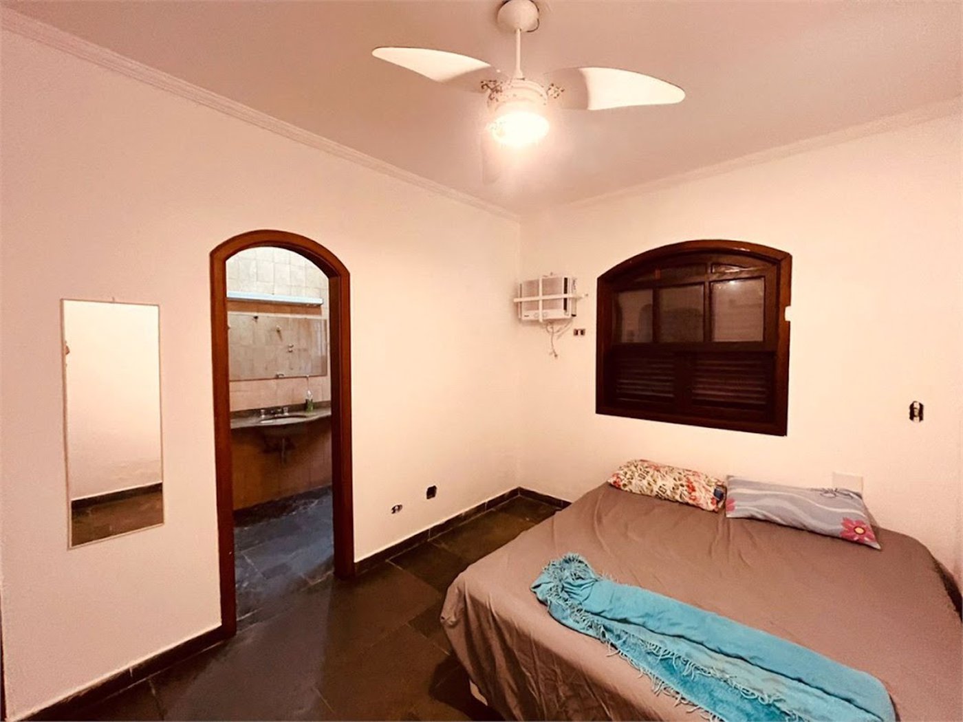 Casa com 6 dormitórios à venda, 300 m² por R$ 680.000,00 - Balneário Cidade Atlântica - Guarujá/SP