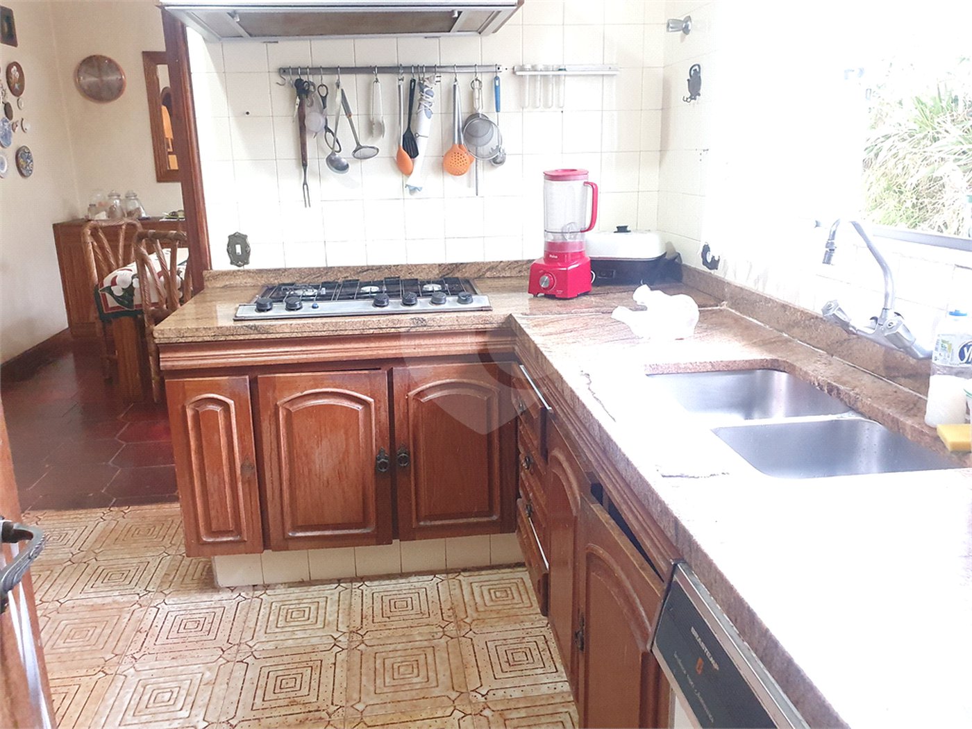 Casa à venda com 4 quartos, sendo 1 suíte, em Interlagos, São Paulo, SP