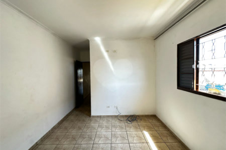 Sobrado à venda com 4 quartos, sendo 1 suíte, em Vila Amorim, Suzano, SP