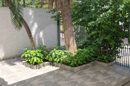 Casa à venda com 3 suítes em Jardim Leonor, São Paulo, SP