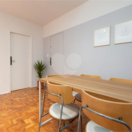 Excelente oportunidade para reformar e ficar com o apartamento dos seus sonhos!