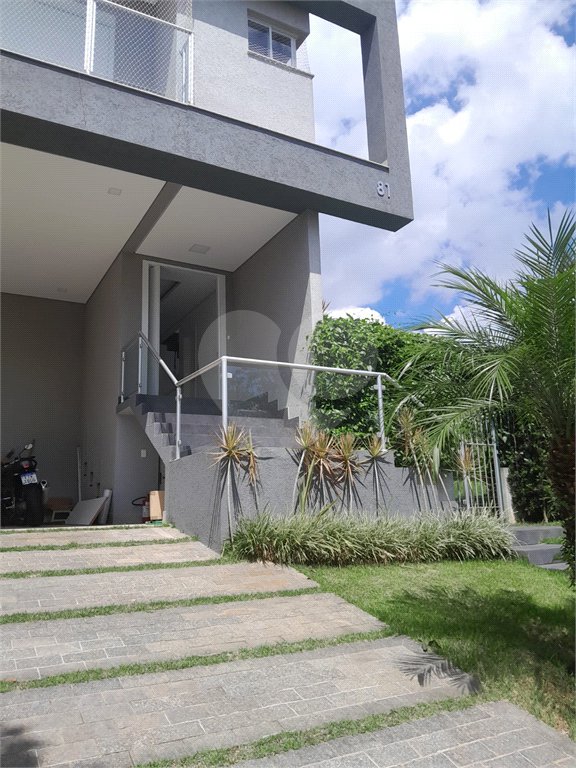 Casa à venda com 3 suítes em Moinho Velho, Cotia, SP