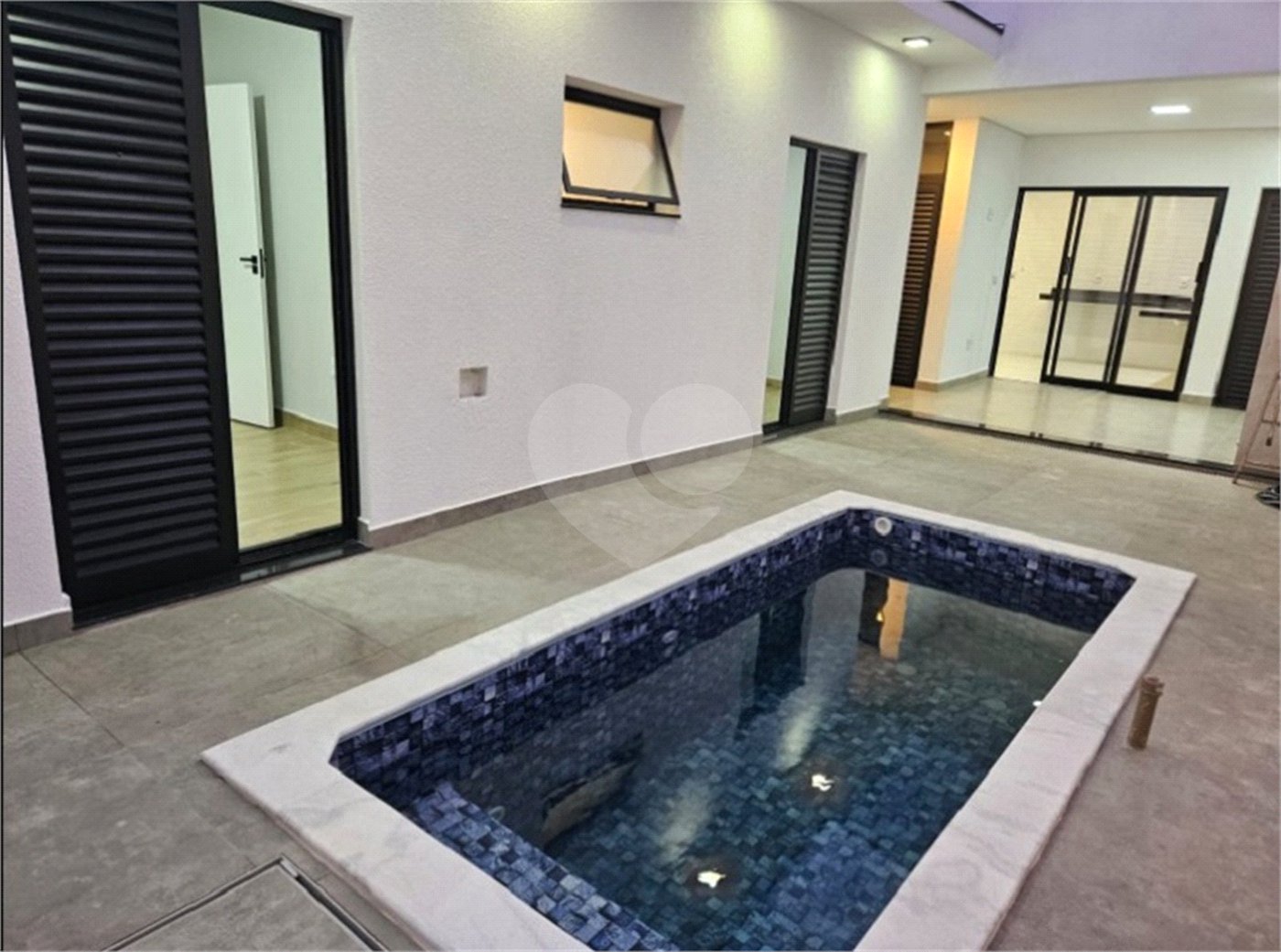 Casa à venda com 3 quartos, sendo 1 suíte,  no condomínio Helena Maria, Sorocaba - SP