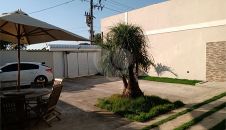 Casa à venda com 4 quartos, sendo 1 suíte, no condomínio Monte Líbano, Rio de Janeiro - RJ