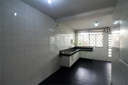 Casa à venda com 3 quartos, sendo 1 suíte, em Indianópolis, São Paulo, SP