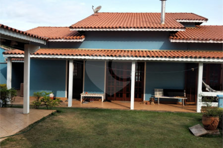 Chácara com 1.000m² e 4 dormitórios, localizado no bairro Vila Dom Pedro, Atibaia, SP.