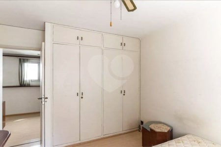 Este elegante apartamento em Higienópolis oferece 224m² de área muito bem distribuída, perfeito para quem valoriza conforto