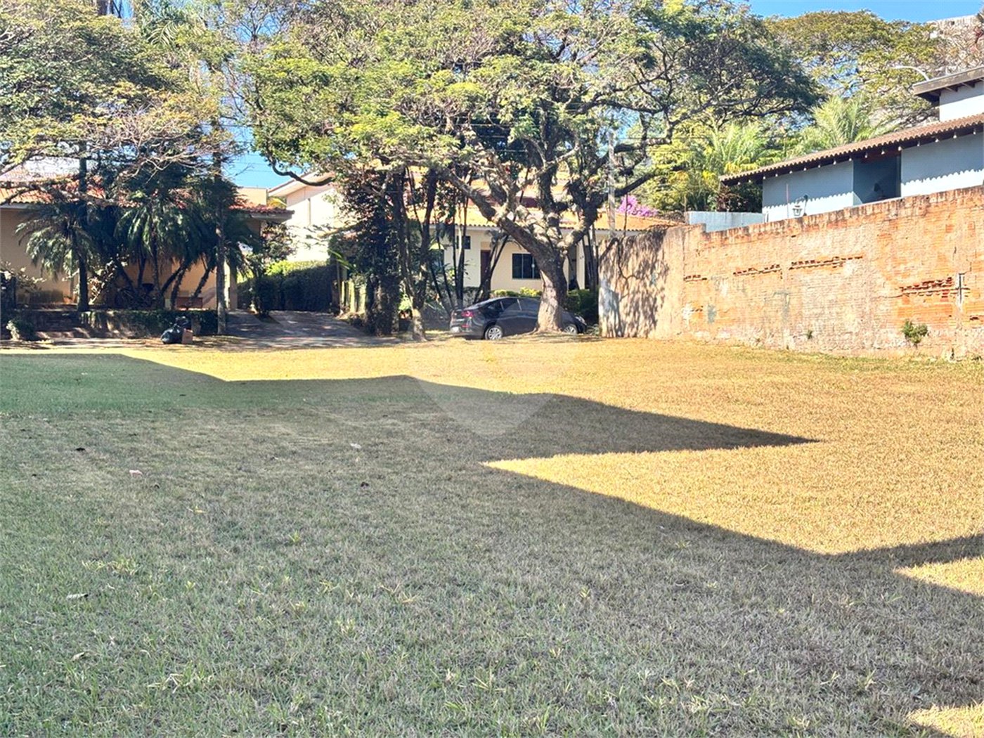 Terreno no Parque Sabará próximo a portaria