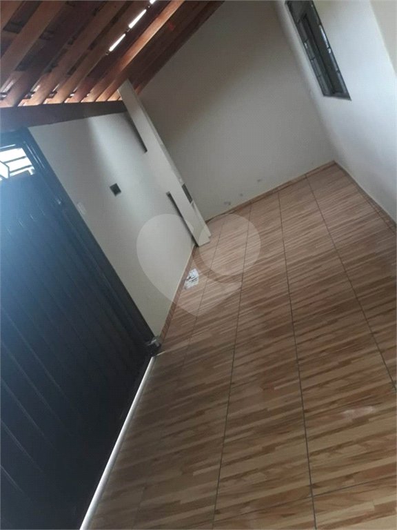 Casa térrea com 2 dormitórios.