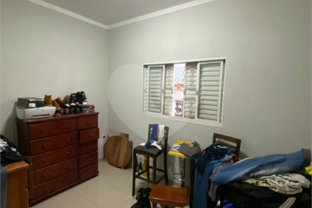 Casa Térrea com 2 dormitórios, sendo 1 suíte.