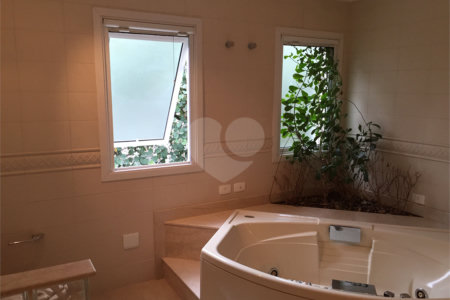 Casa à venda com 4 quartos, sendo 2 suítes, no condomínio Residencial Morumbi, São Paulo - SP