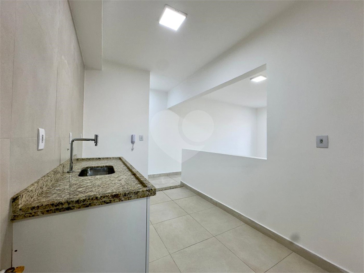 Apartamento para alugar com 2 quartos, sendo 1 suíte, em Vila Hortência, Sorocaba, SP