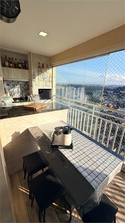 Apartamento à venda com 3 quartos, sendo 1 suíte, em Jardim Tupanci, Barueri, SP