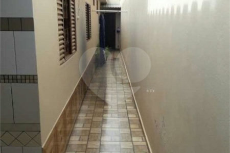 Casa térrea para venda, com 2 dormitórios, sendo 1 suíte.