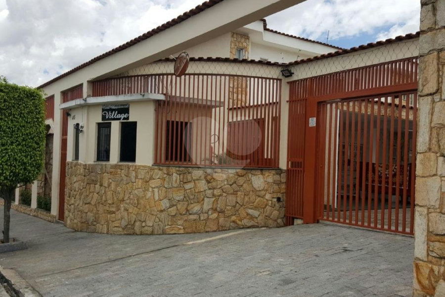 Casa à venda com 3 suítes no condomínio Village, São Paulo - SP