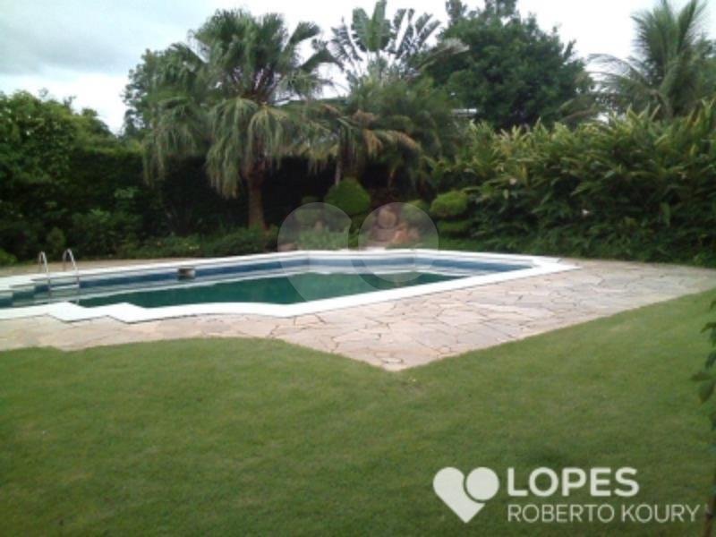 Casa à venda com 6 quartos, sendo 2 suítes, no condomínio Lago Azul Residencial e Golfe, Araçoiaba da Serra - SP