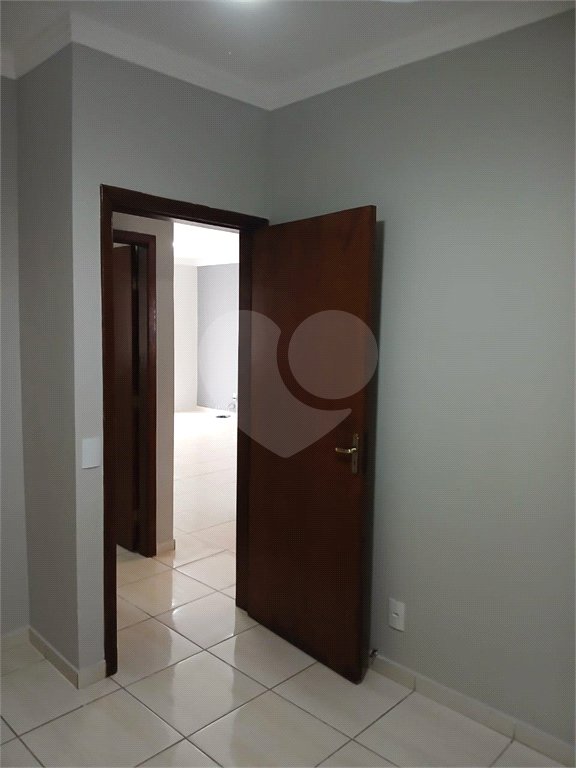 Casa de Vila à venda com 3 quartos, sendo 1 suíte, em Jardim Wanel Ville V, Sorocaba, SP