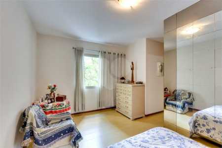 Apartamento à venda com 4 quartos, sendo 1 suíte, em Jardim Marajoara, São Paulo, SP