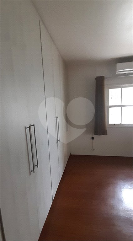 Casa à venda com 5 quartos, sendo 1 suíte, no Centro, Bom Jesus dos Perdões, SP