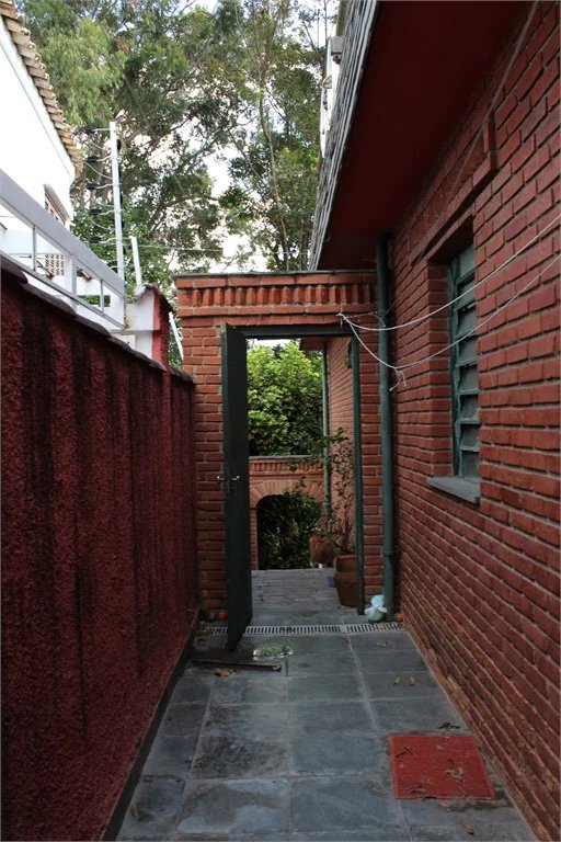 Casa à venda com 4 quartos, sendo 2 suítes,  em Jardim Leonor, São Paulo, SP