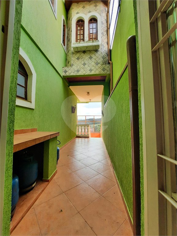 Sobrado à venda com 4 quartos, sendo 3 suítes, em Região Central, Caieiras, SP