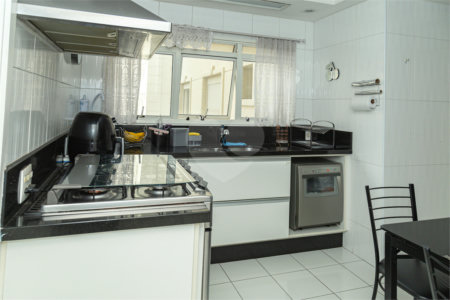 Apartamento à venda com 4 quartos, sendo 2 suítes, em Moema, São Paulo, SP
