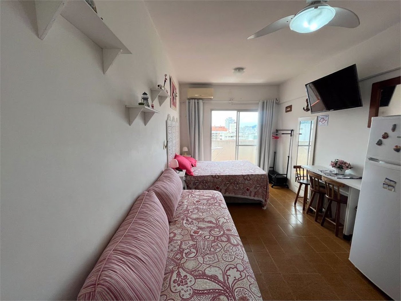 Apartamento com 1 dormitório à venda, 68 m² por R$ 280.000,00 - Pitangueiras - Guarujá/SP